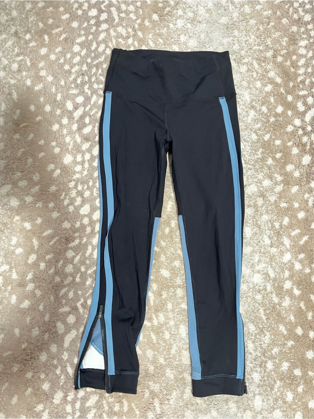 Vintage Lululemon capris with blue accents and little zippers at bottom. Size 3
